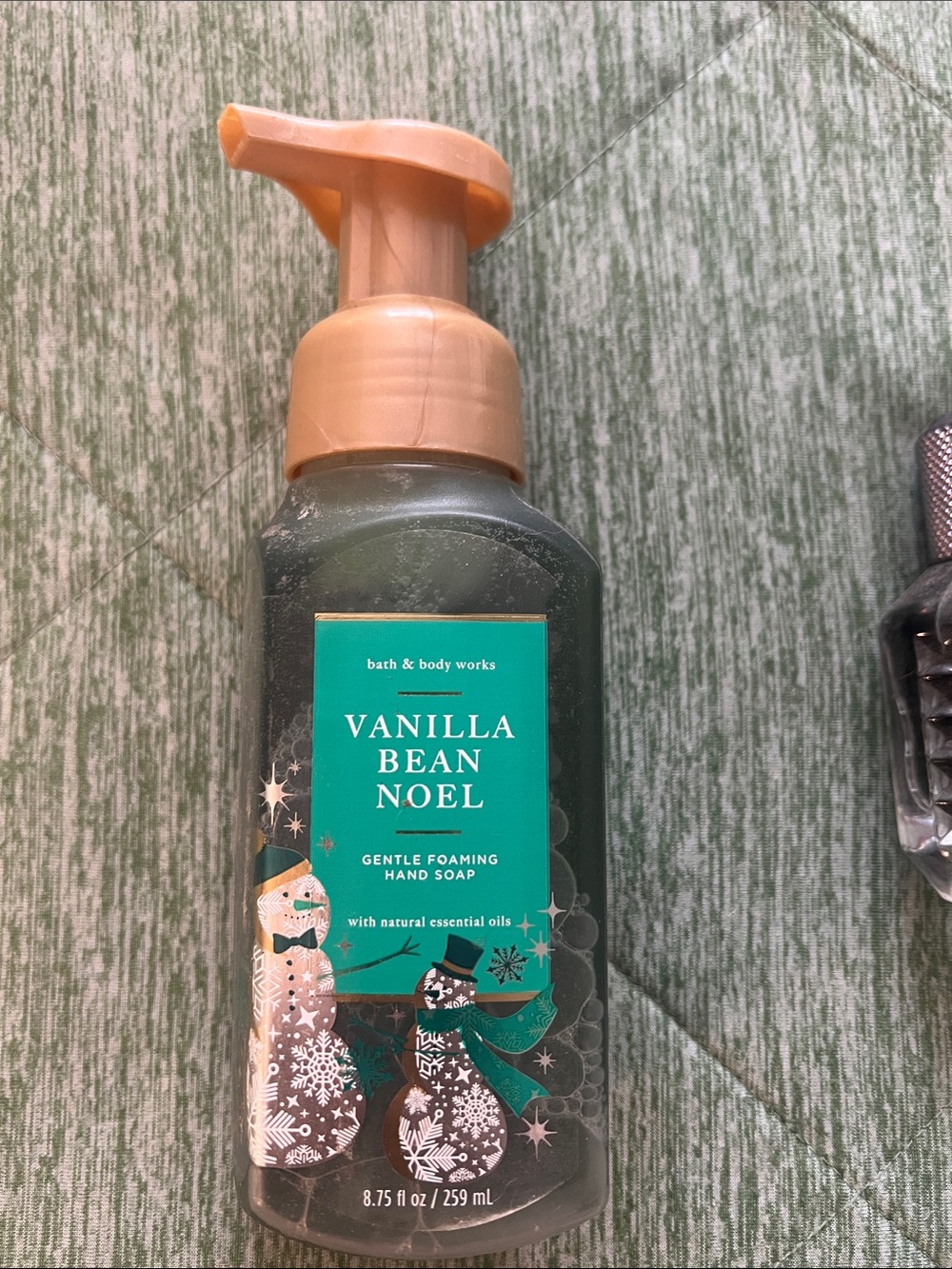 Bath & Body Works Vanilla Bean Noel Foaming Hand Soap - Green/Gold